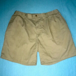 WINDBRIDGE tan pleated elastic waistband 4 pocket button zipper shorts size 40